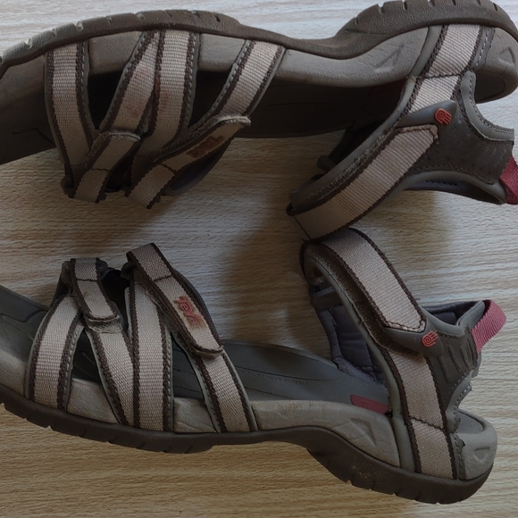 Teva sandals, size 8.5 - Picture 2 of 6